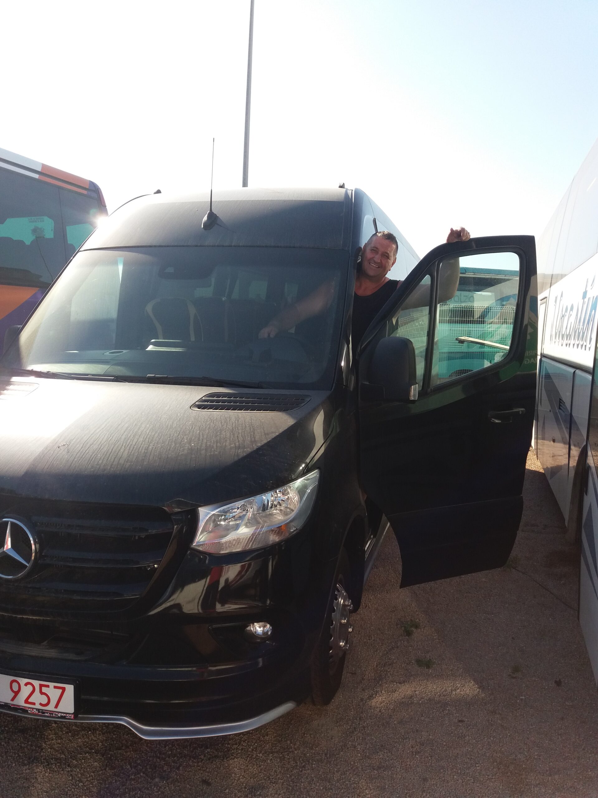 Efectuam curse de transport persoane