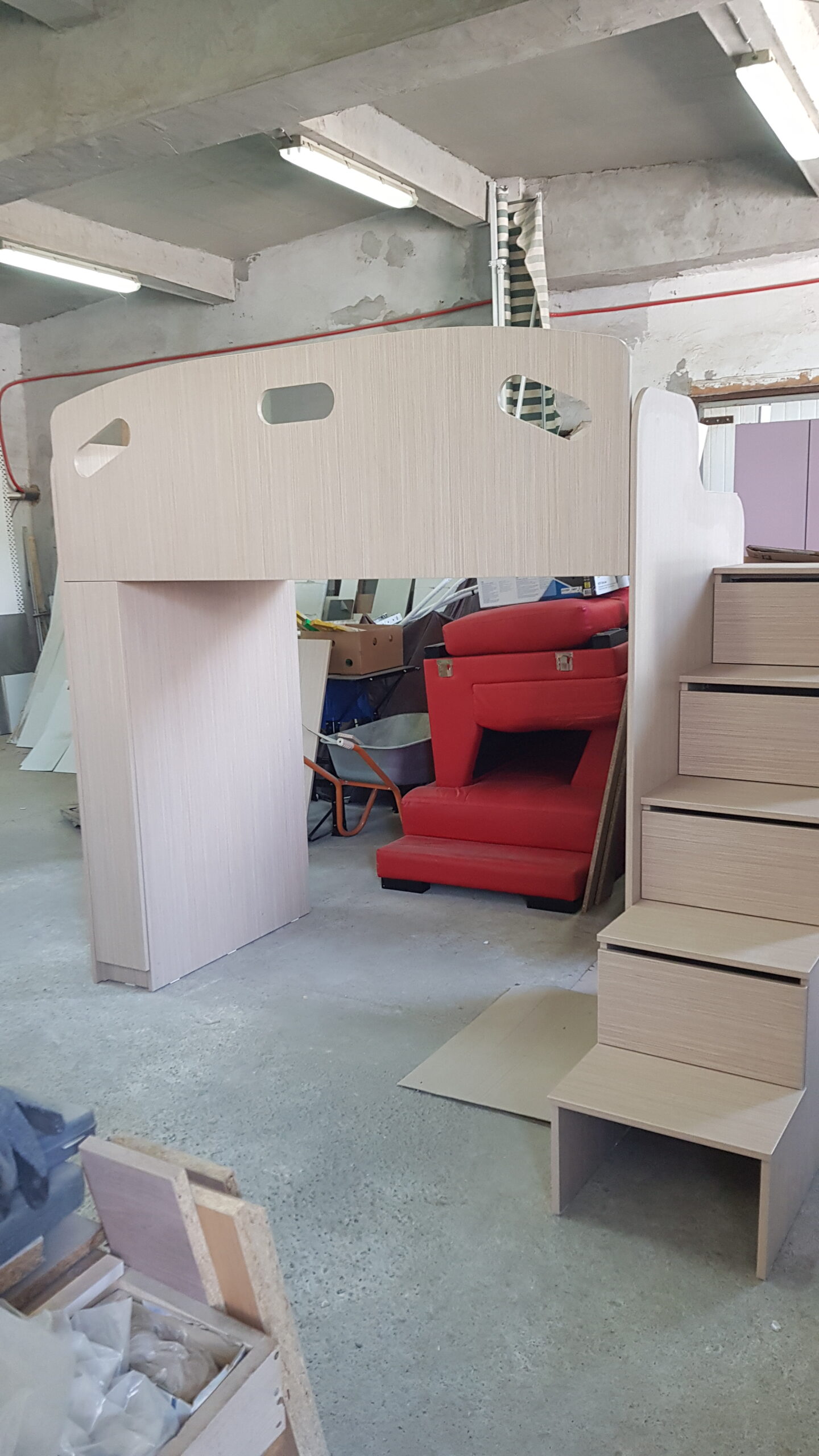 Execut orice mobilier din Pal la comanda