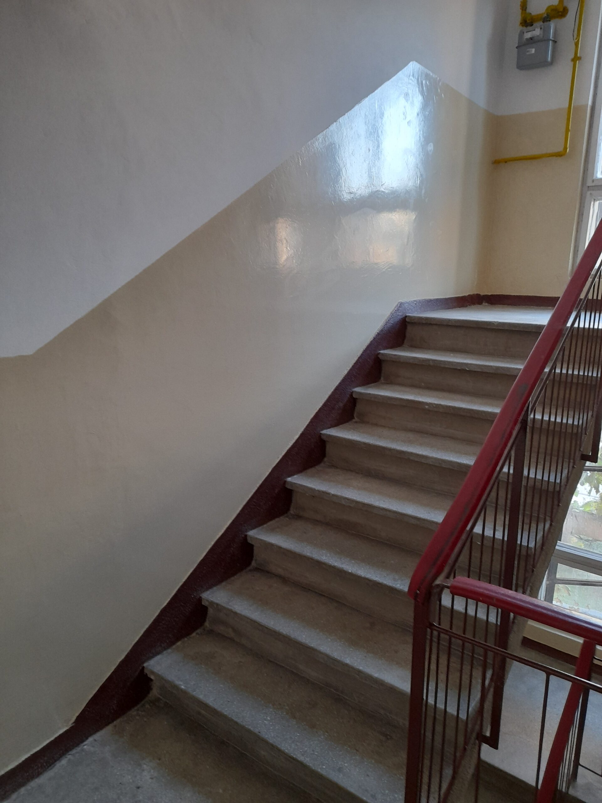 Zugrăvesc scări de bloc, apartamente