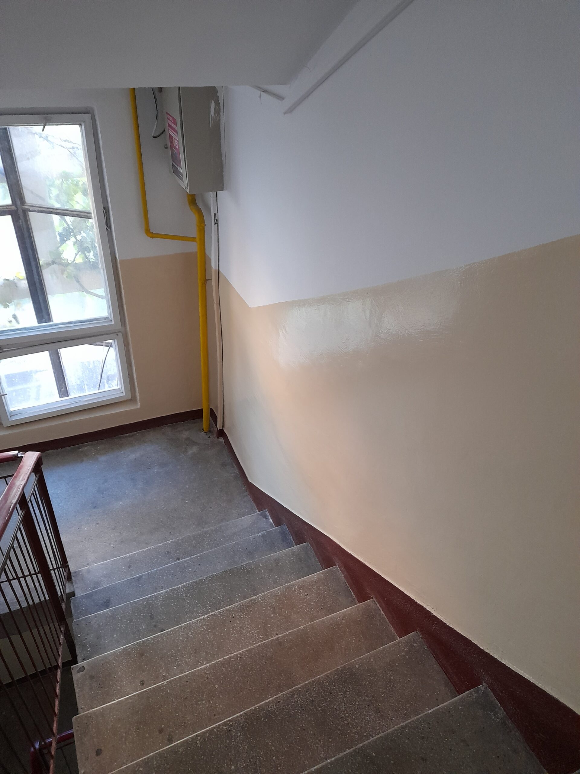 Zugrăvesc scări de bloc, apartamente