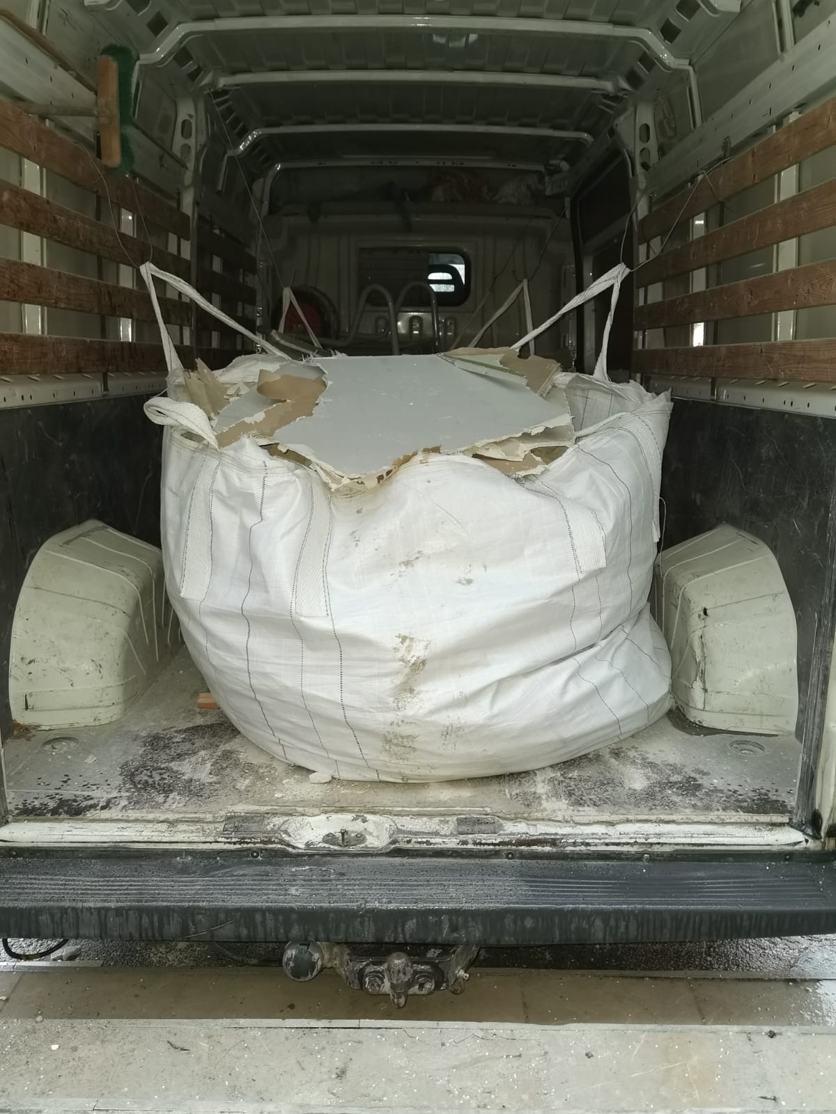 Ridicare moloz/debarasare mobila veche/demolări