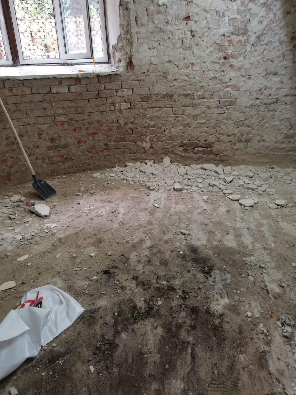 Ridicare moloz/debarasare mobila veche/demolări