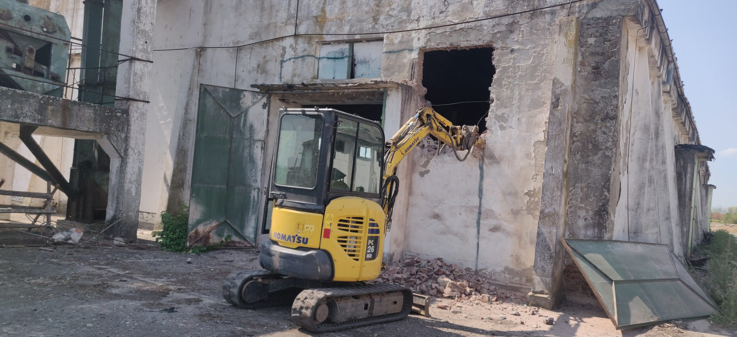 lucrari cu miniexcavator