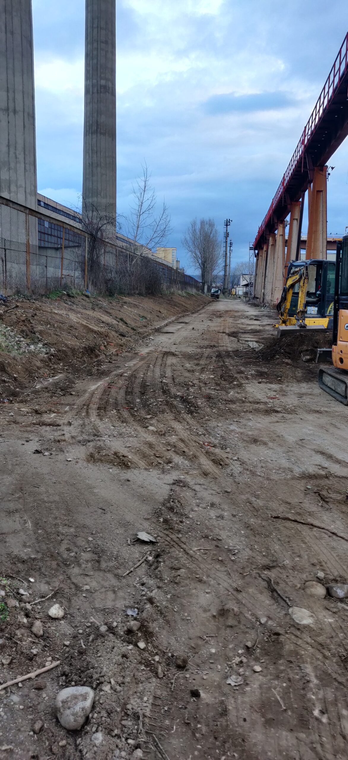 lucrari cu miniexcavator