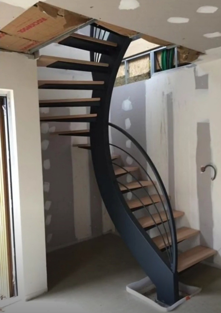 Scări interioare moderne, balustrade si garduri metalice