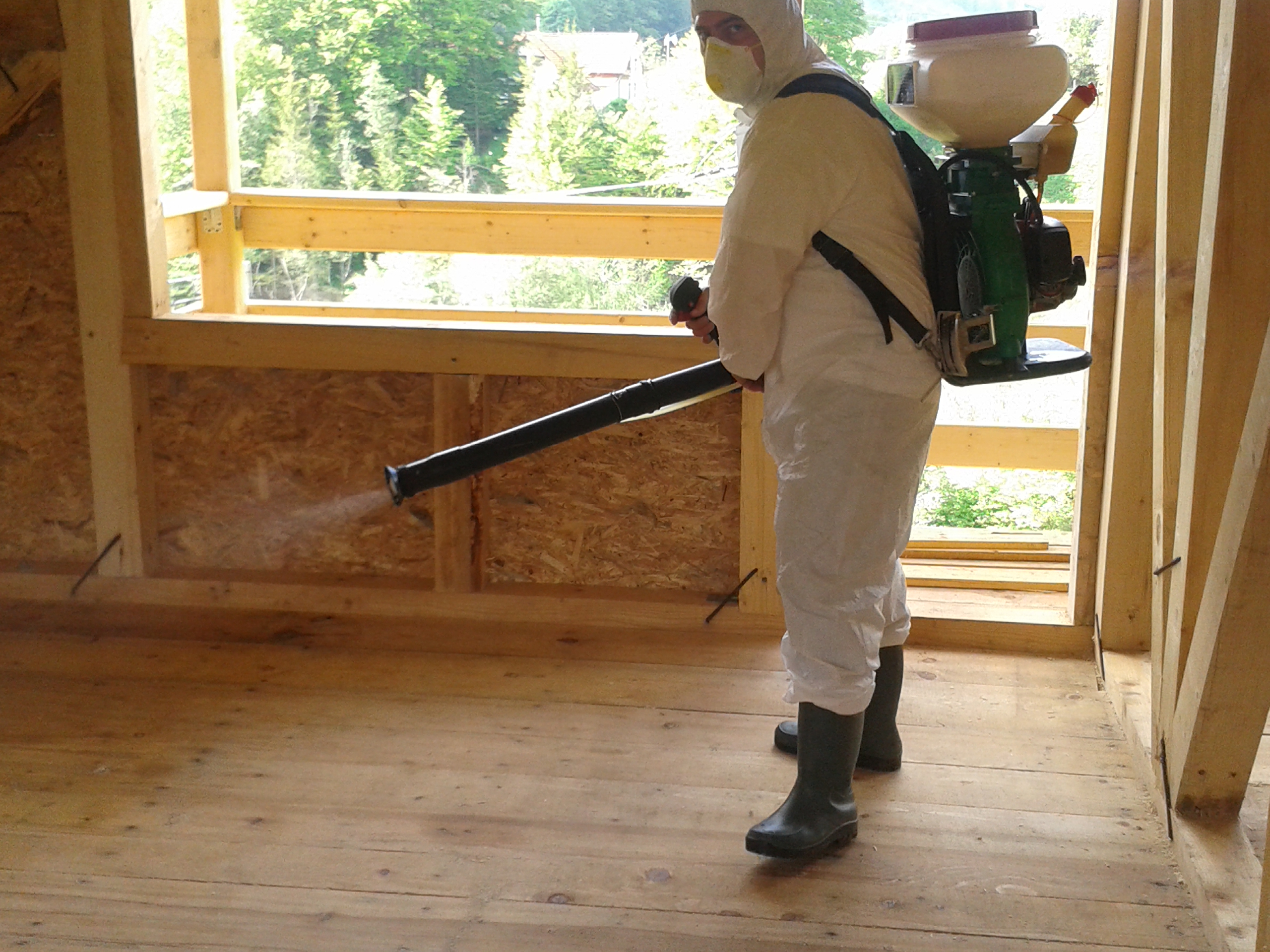 Servicii de ignifugare a lemnului