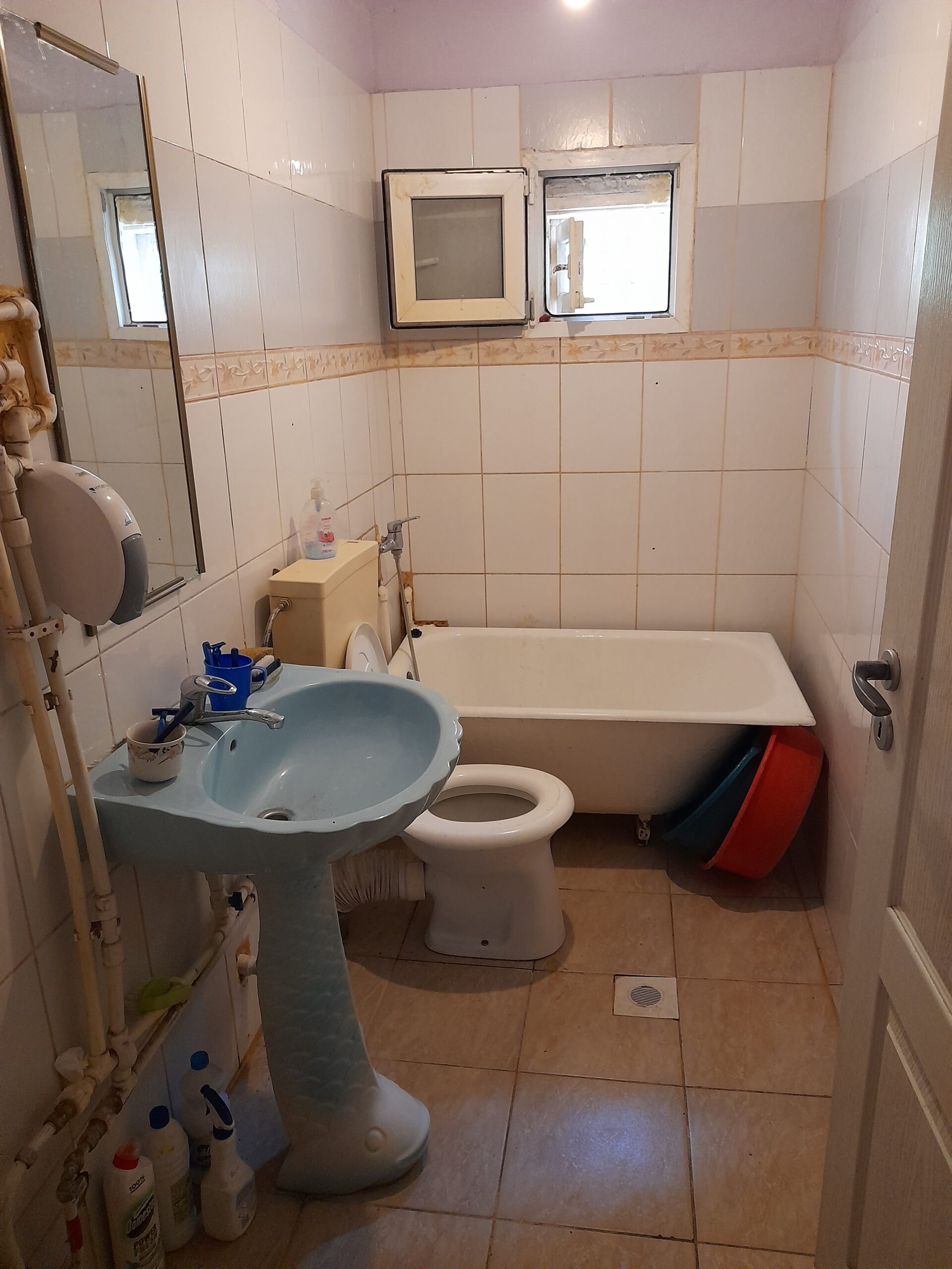 Inchiriez o camera la casa in zona Calea Sagului