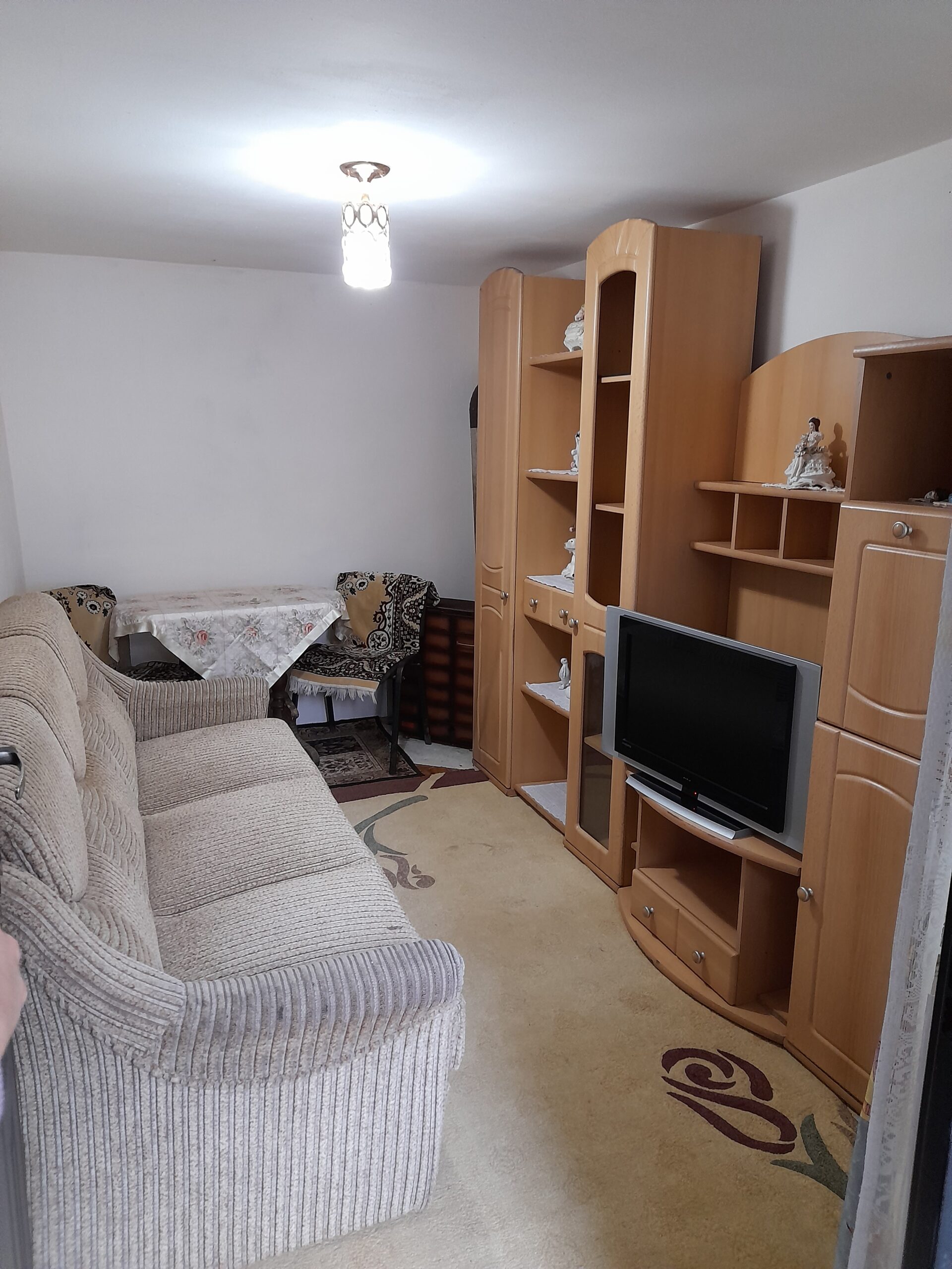 Inchiriez o camera la casa in zona Calea Sagului