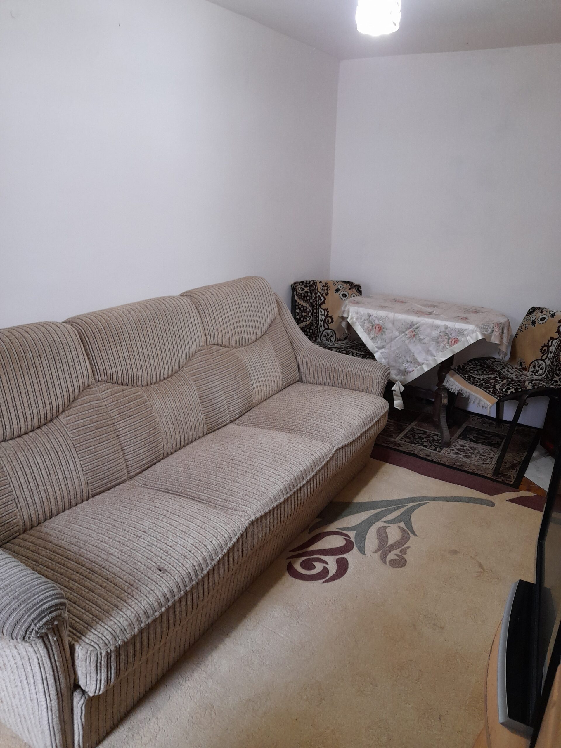 Inchiriez o camera la casa in zona Calea Sagului