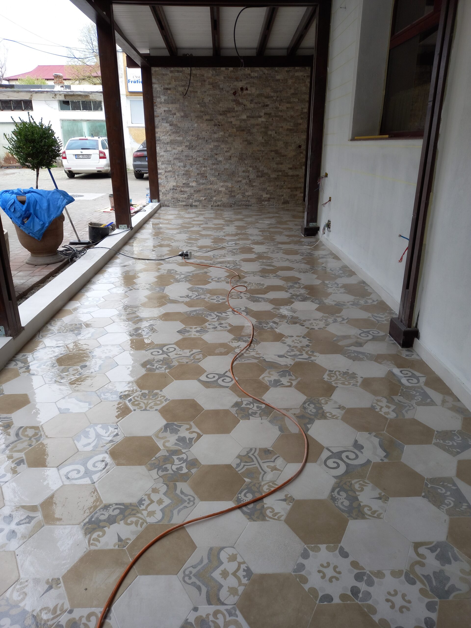 Amenajări interioare și exterioare