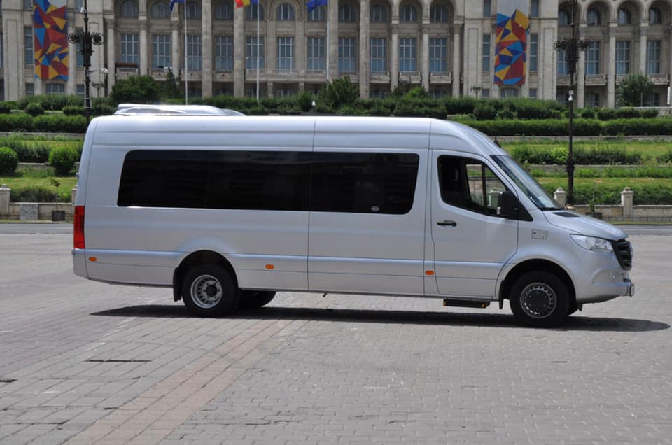 Închiriez microbune 19+1 și 20+1