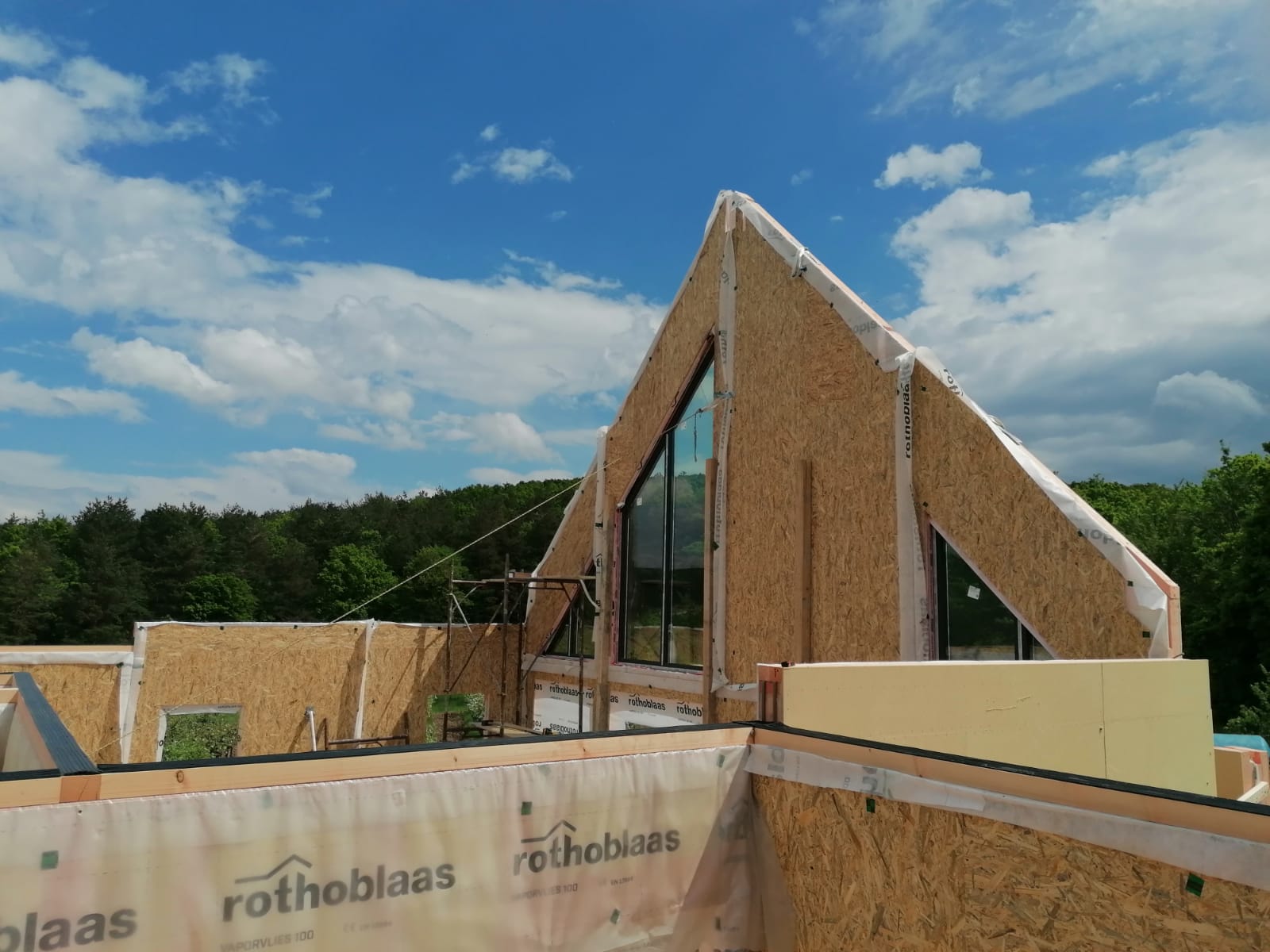 Construim CASE pe structura din lemn