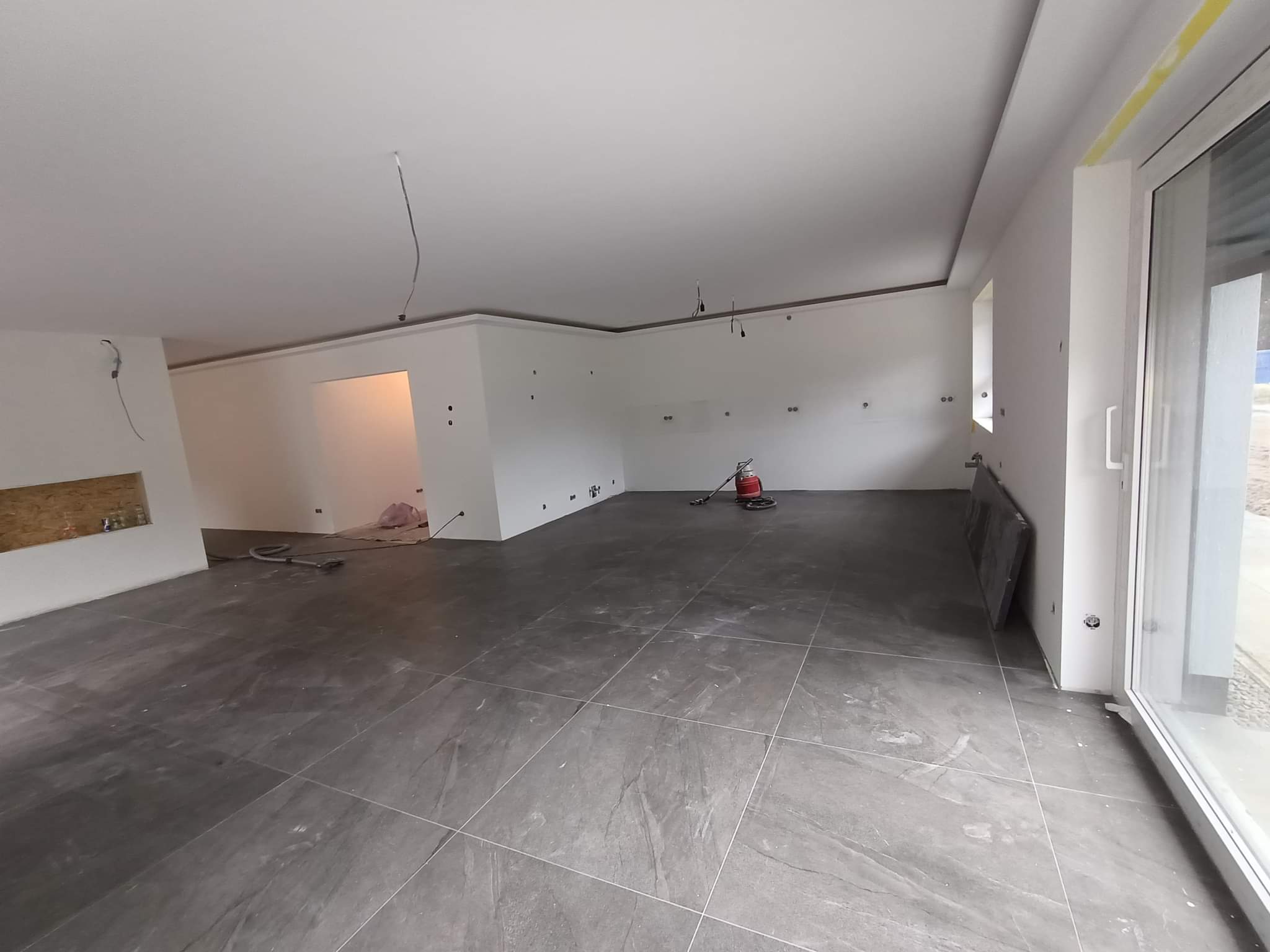 Executam lucrări Interioare/Exterioare