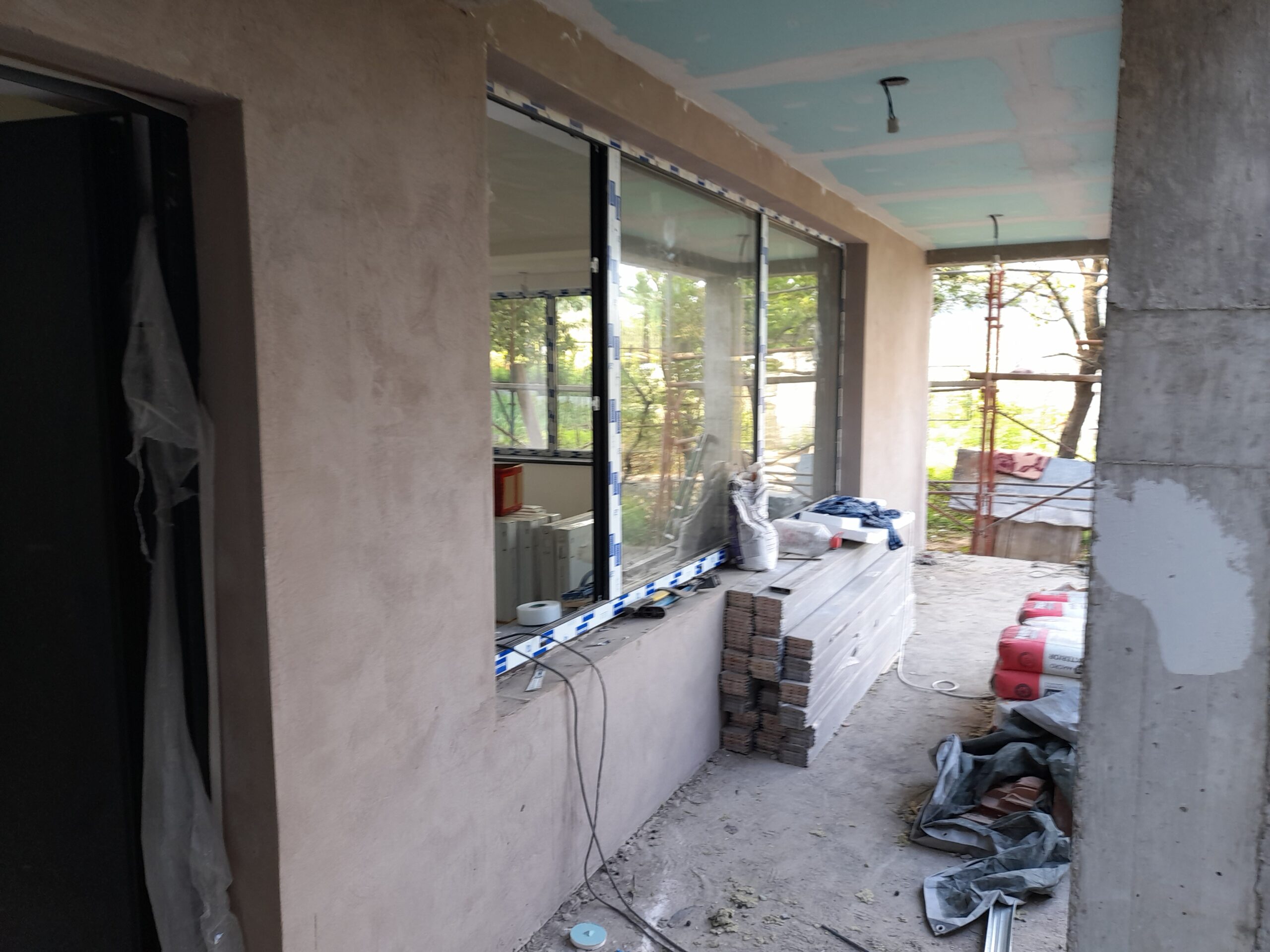 Amenajari interioare cat si exterioare