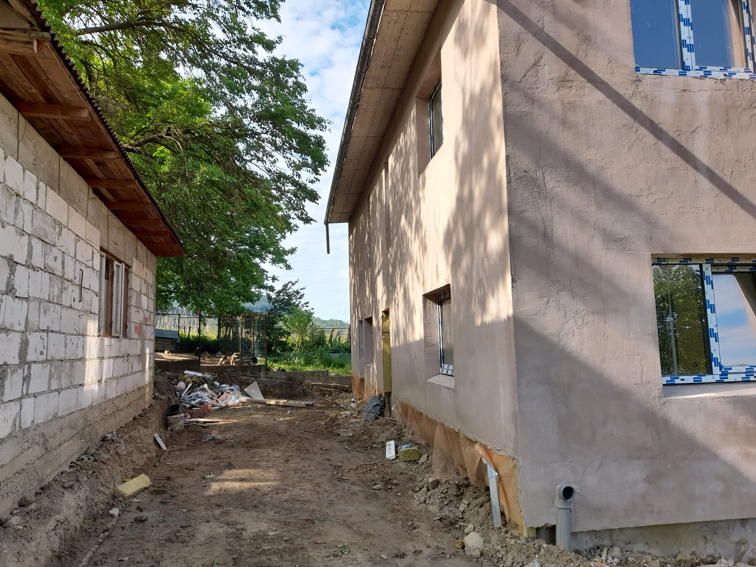 Amenajari interioare cat si exterioare