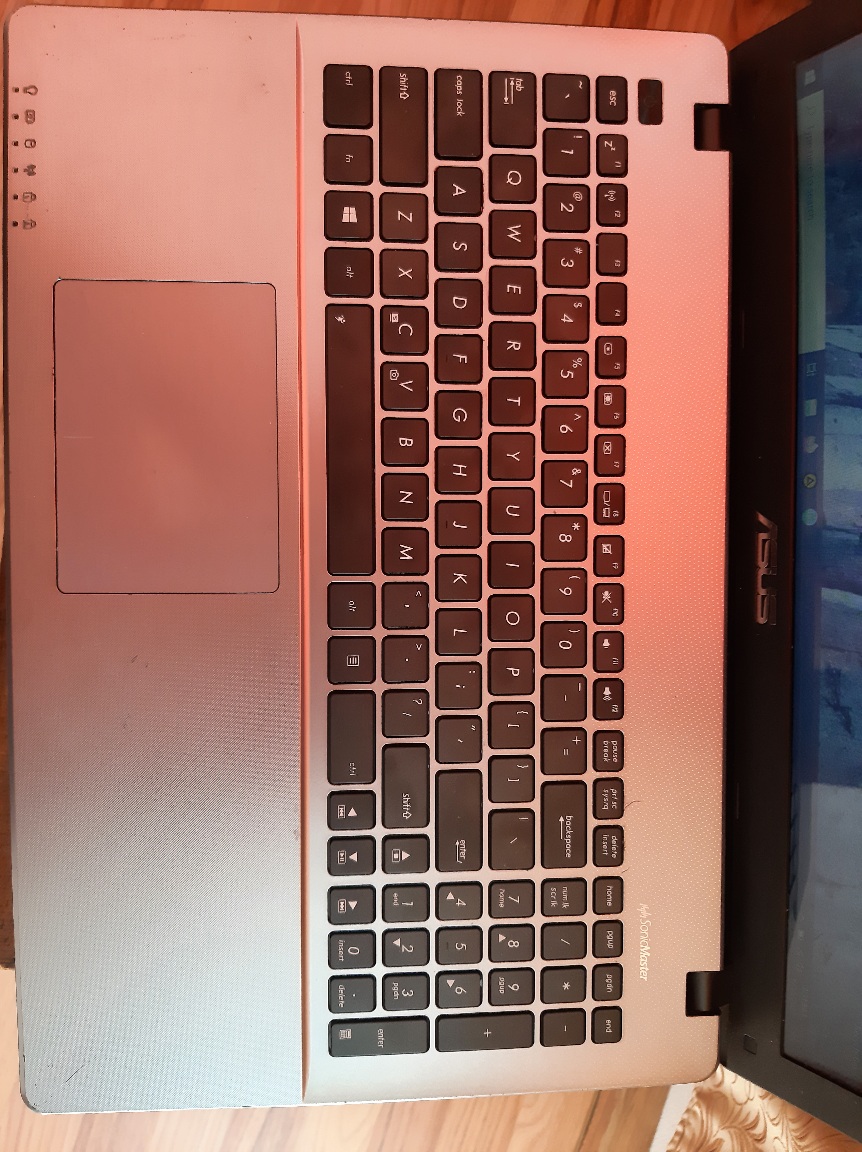 Vand laptop ASUS X550C