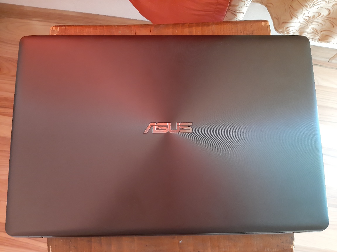 Vand laptop ASUS X550C