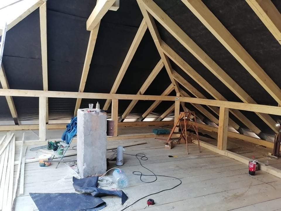 Executăm acoperise jgiburi si burlane 1,6m