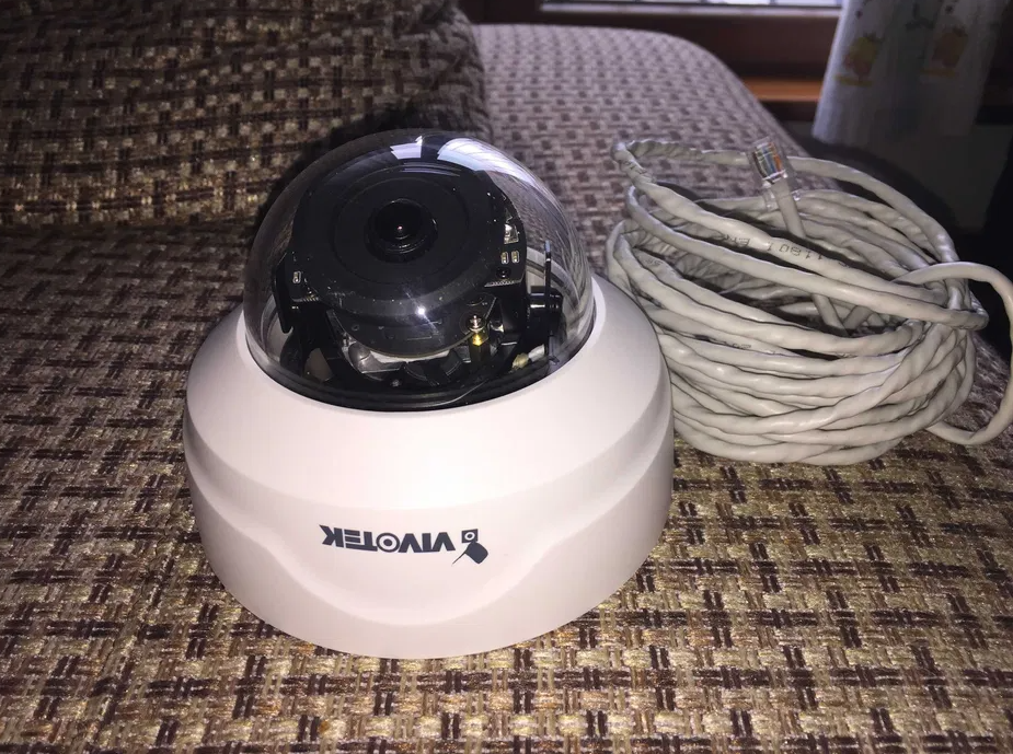 Camera networking de supraveghere pentru interior