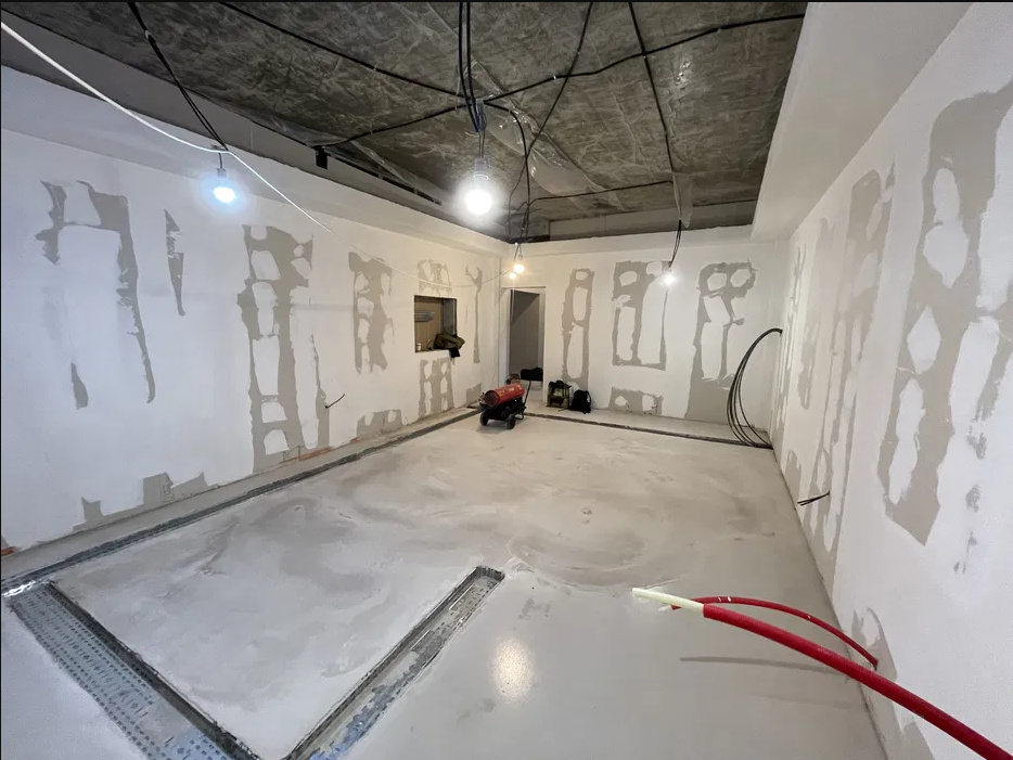 Echipă de Meseriași de Top (Tencuiala,glet,lavabilă,plăci)