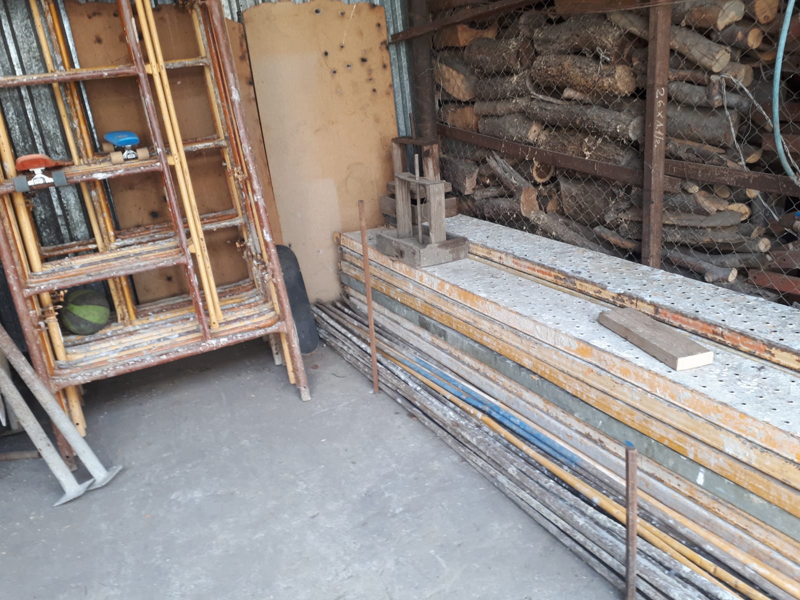 inchiriez popi metalici si schiela metalica