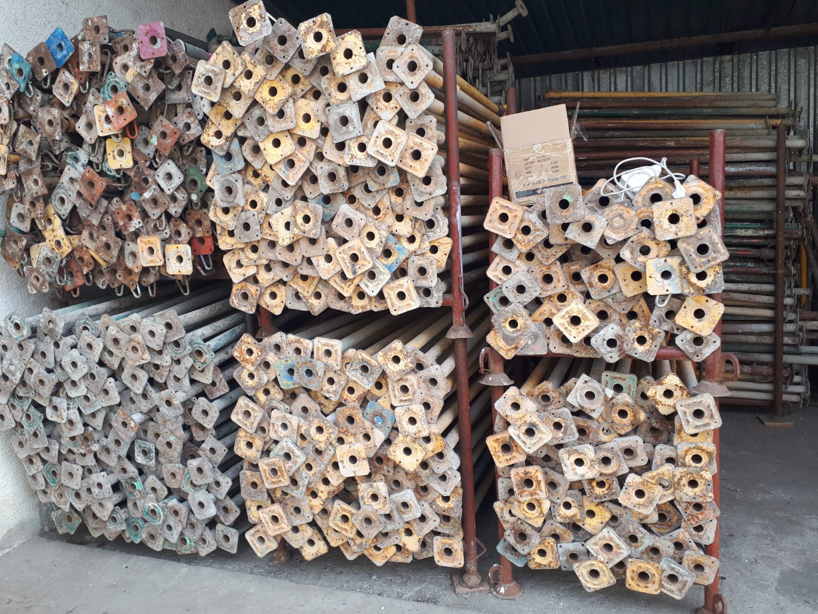 inchiriez schiela si popi metalici