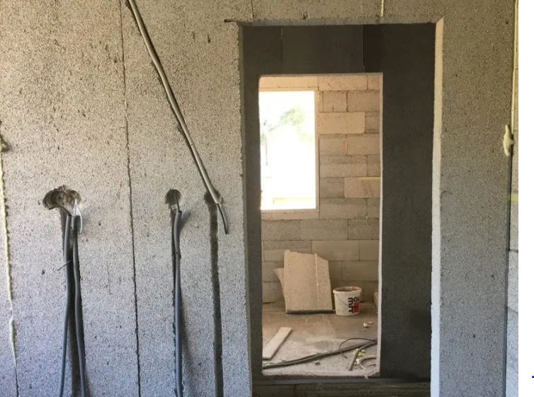 Pereti de compartmenytare din polistiren si beton