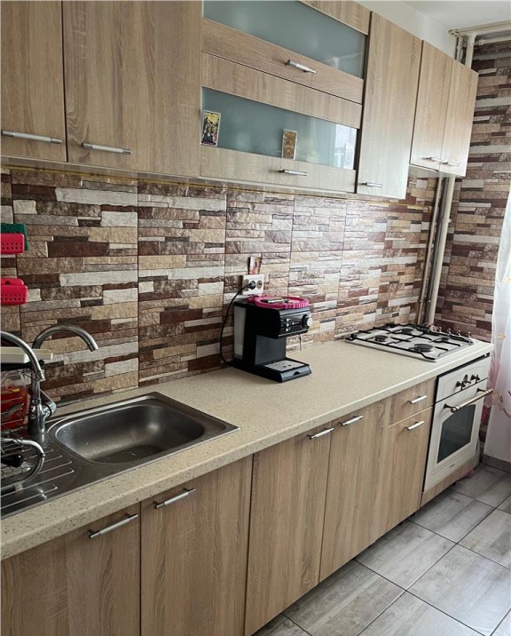 Propietar apartament 3 camere decomandate 68mp berceni tatul