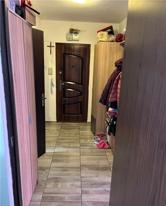 Propietar apartament 3 camere decomandate 68mp berceni tatul