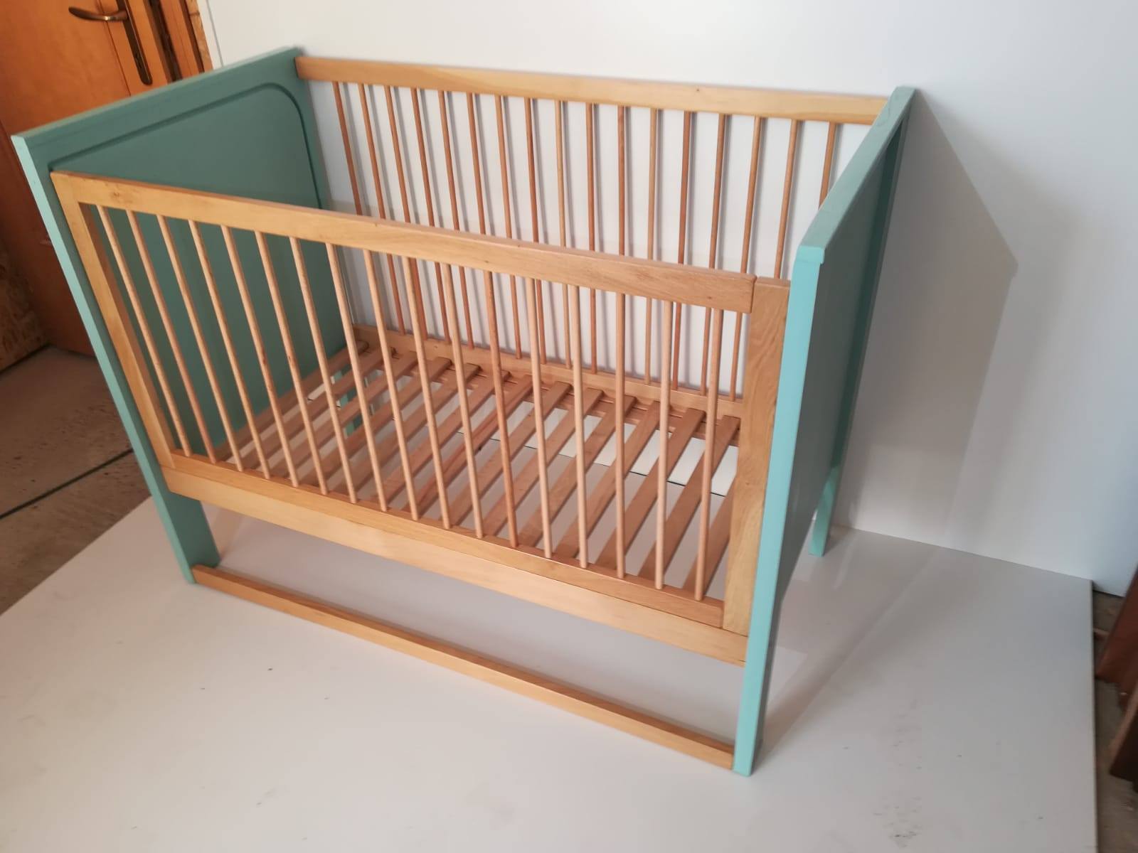 Patut bebe din stejar, lemn masiv, noi stare perfecta